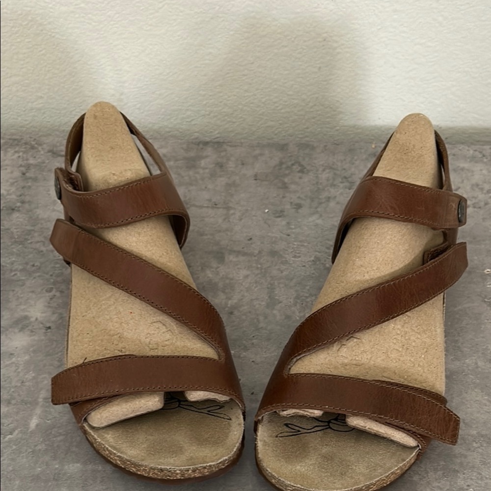 Josef Seibel Women's Tan Leather Sandals